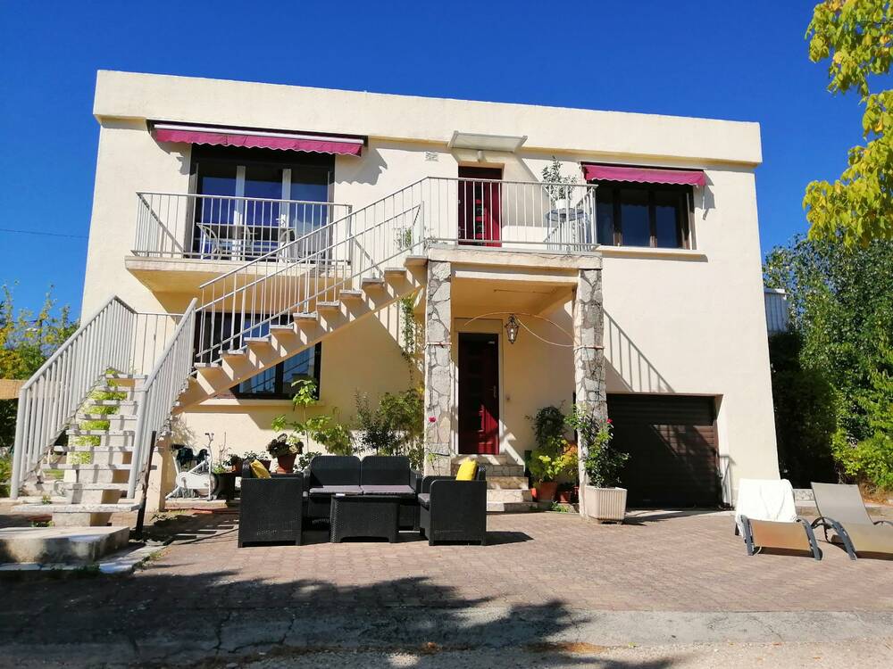 Bouc Bel Air Maison de 182 m2 (148 m2 habitables) sur terrain 1.163 m2