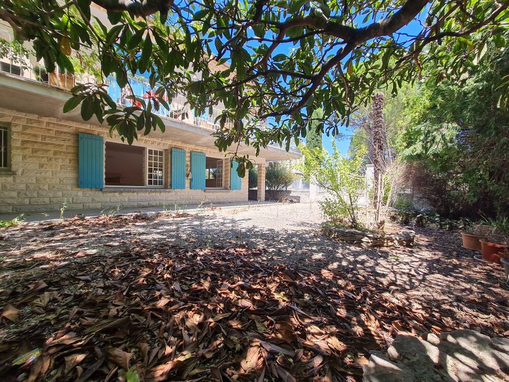 Grande maison familiale ou investissement locatif – 290 m² – 2 appartements – jardin – garages – à 800m du centre de Pernes-les-Fontaines