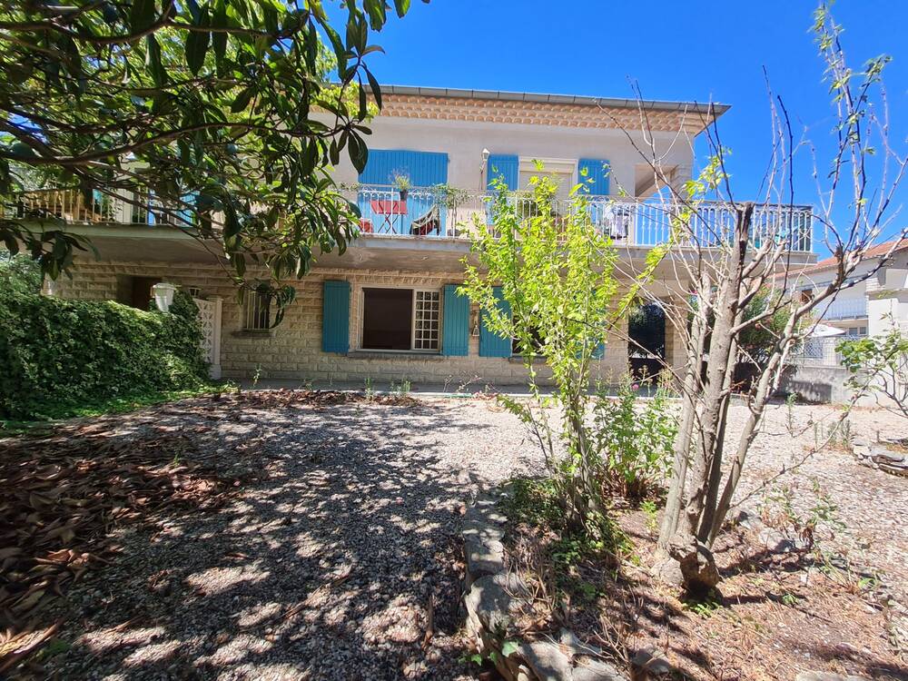 Grande maison familiale ou investissement locatif – 290 m² – 2 appartements – jardin – garages – à 800m du centre de Pernes-les-Fontaines