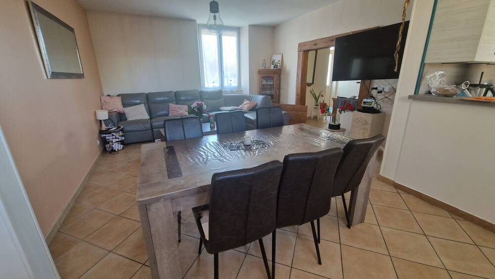 GRANDE MAISON DE BOURG AVEC LOGEMENT INDEPENDANT A OIZE