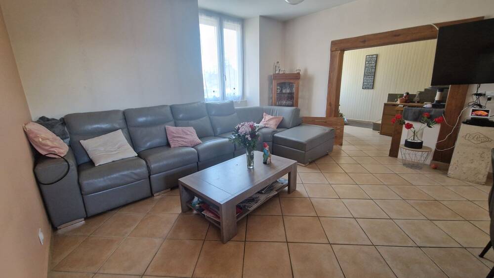 GRANDE MAISON DE BOURG AVEC LOGEMENT INDEPENDANT A OIZE