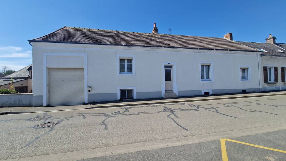 GRANDE MAISON DE BOURG AVEC LOGEMENT INDEPENDANT A OIZE
