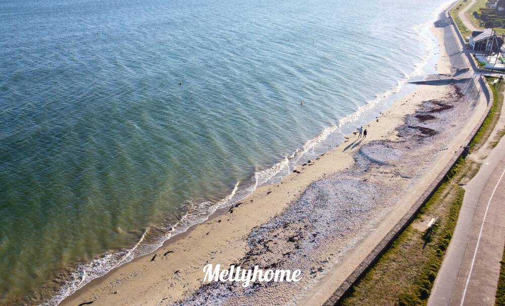 COUP DE COEUR POUR CE BIEN UNIQUE FACE A LA MER