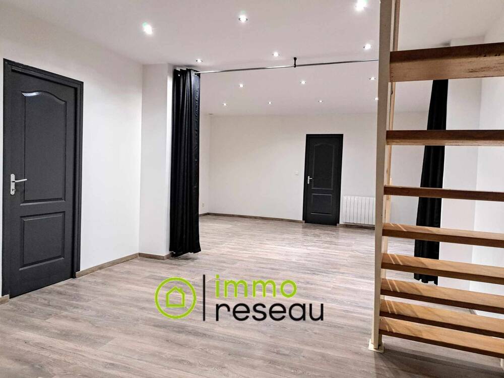 APPARTEMENT F1 ATYPIQUE EN SOUPLEX AVEC GARAGE ET 2 PLACES DE STATIONNEMENT EN CENTRE VILLE ET A 200M DE LA CATHEDRALE D'AMIENS