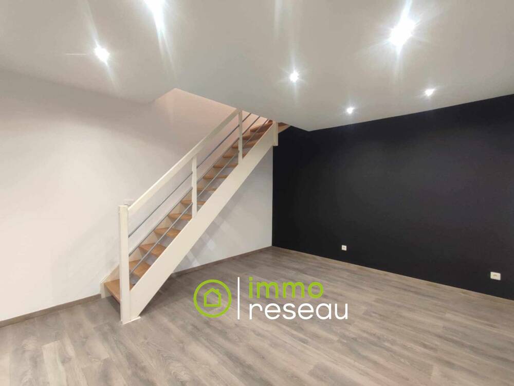 APPARTEMENT F1 ATYPIQUE EN SOUPLEX AVEC GARAGE ET 2 PLACES DE STATIONNEMENT EN CENTRE VILLE ET A 200M DE LA CATHEDRALE D'AMIENS
