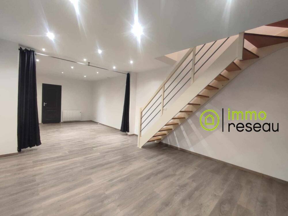 APPARTEMENT F1 ATYPIQUE EN SOUPLEX AVEC GARAGE ET 2 PLACES DE STATIONNEMENT EN CENTRE VILLE ET A 200M DE LA CATHEDRALE D'AMIENS