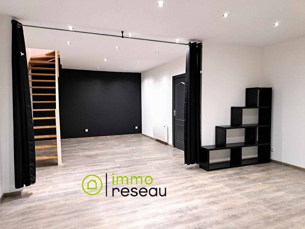 APPARTEMENT F1 ATYPIQUE EN SOUPLEX AVEC GARAGE ET 2 PLACES DE STATIONNEMENT EN CENTRE VILLE ET A 200M DE LA CATHEDRALE D'AMIENS