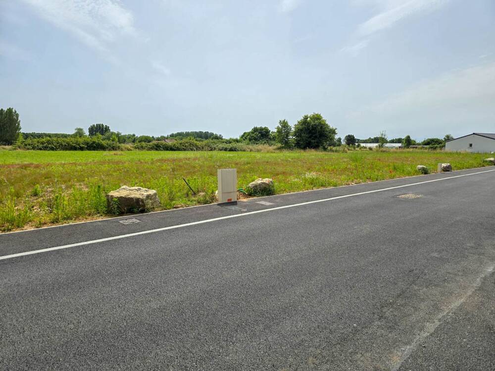 TONNAY CHARENTE : TERRAIN A BATIR Libre de constructeur