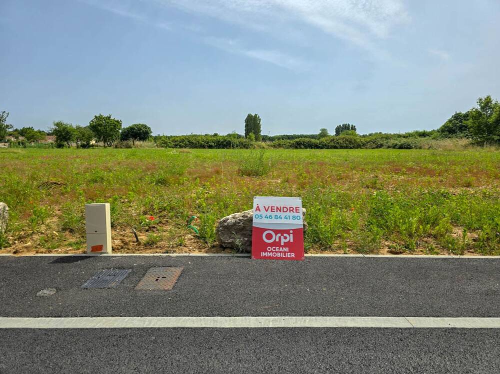 TONNAY CHARENTE : TERRAIN A BATIR Libre de constructeur