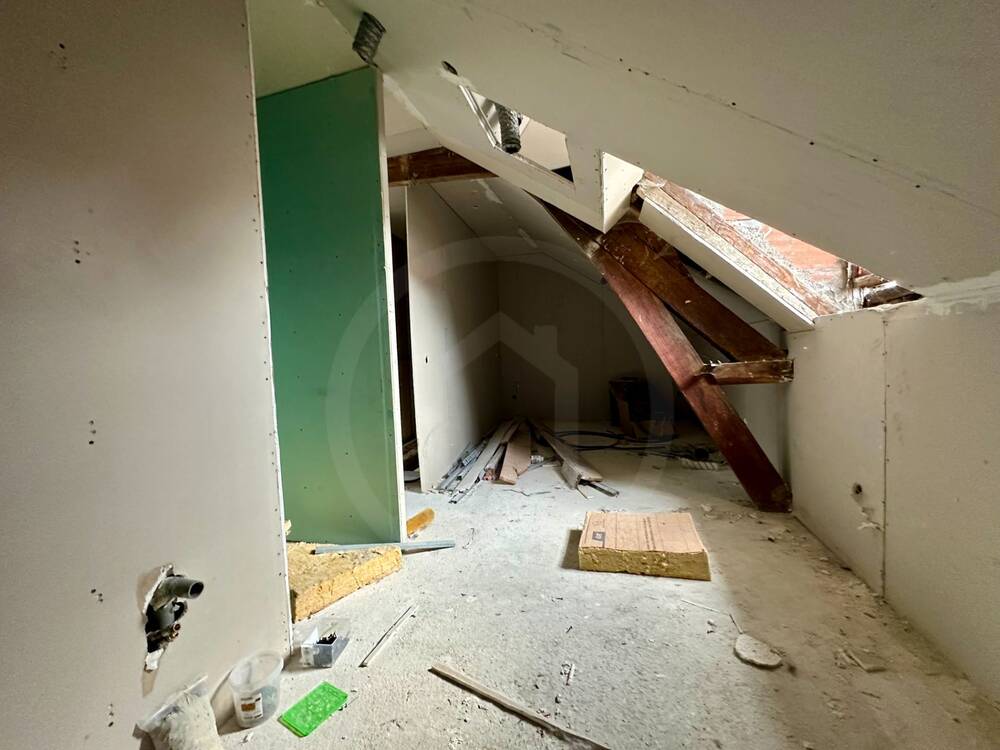maison a rénover avec beau potentiel