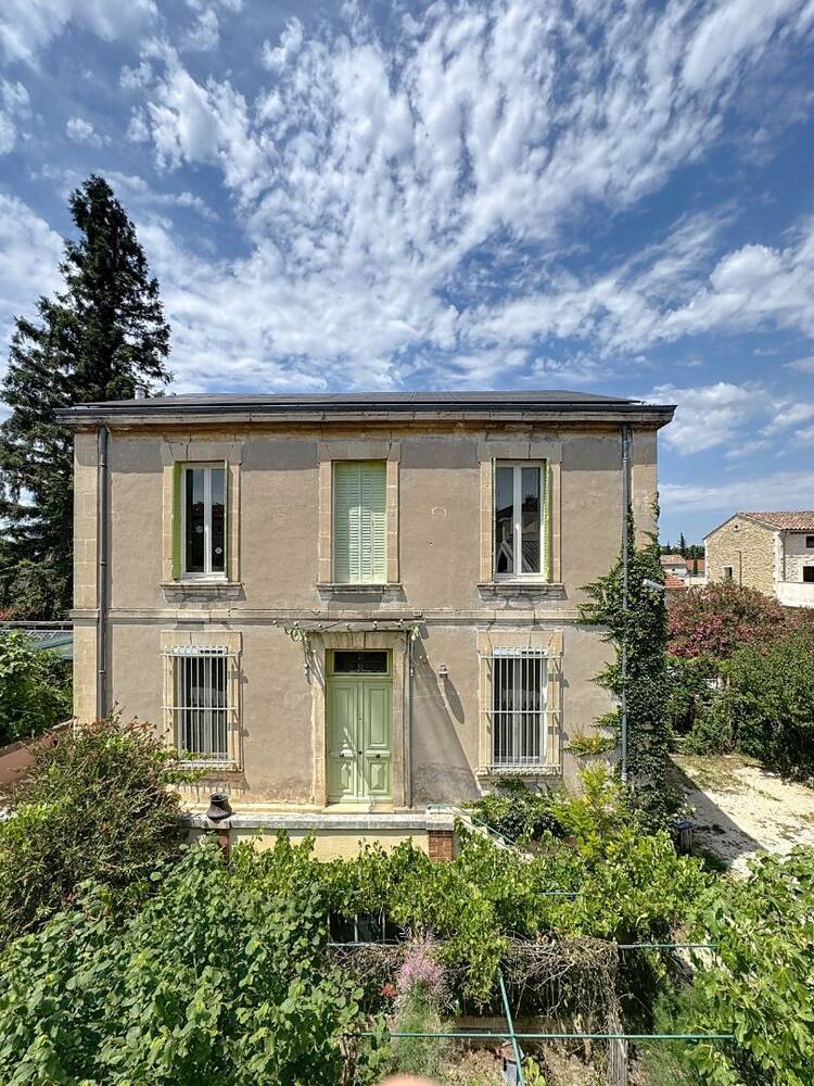 Uniquement chez nous. Première ceinture d'Avignon. Maison bourgeoise - 140m² - 7 pièces - jardin 400m²