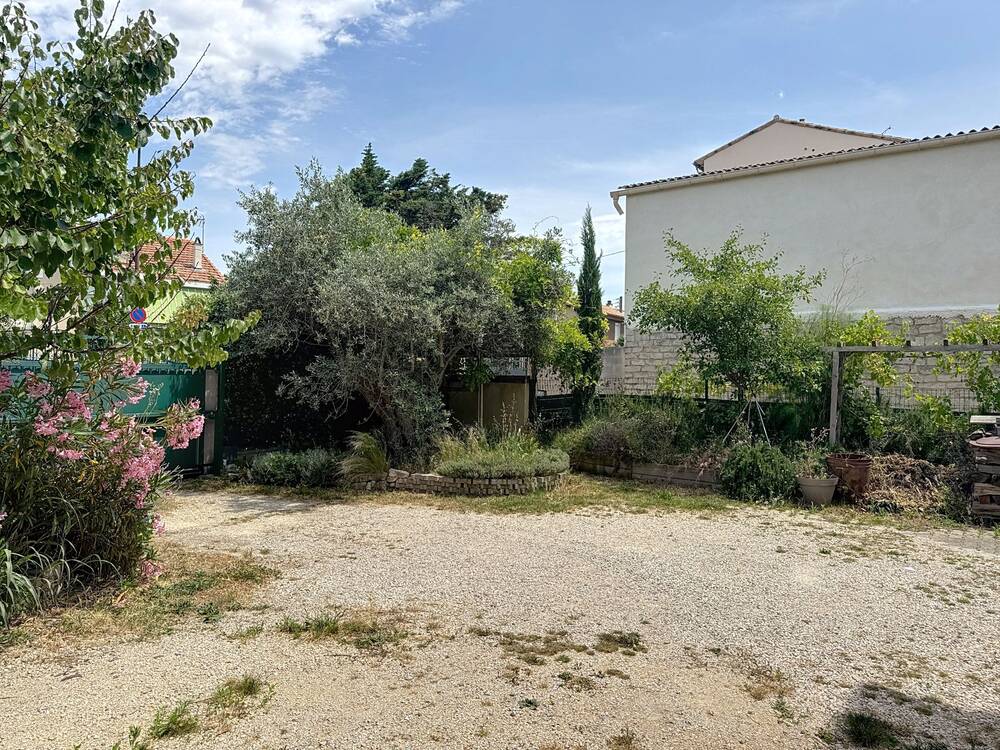 Uniquement chez nous. Première ceinture d'Avignon. Maison bourgeoise - 140m² - 7 pièces - jardin 400m²