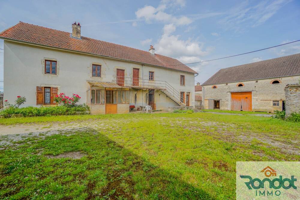Maison 8 pièces/ 6 chambres de 185 m² sur parcelle de 1940 m² + Dépendances