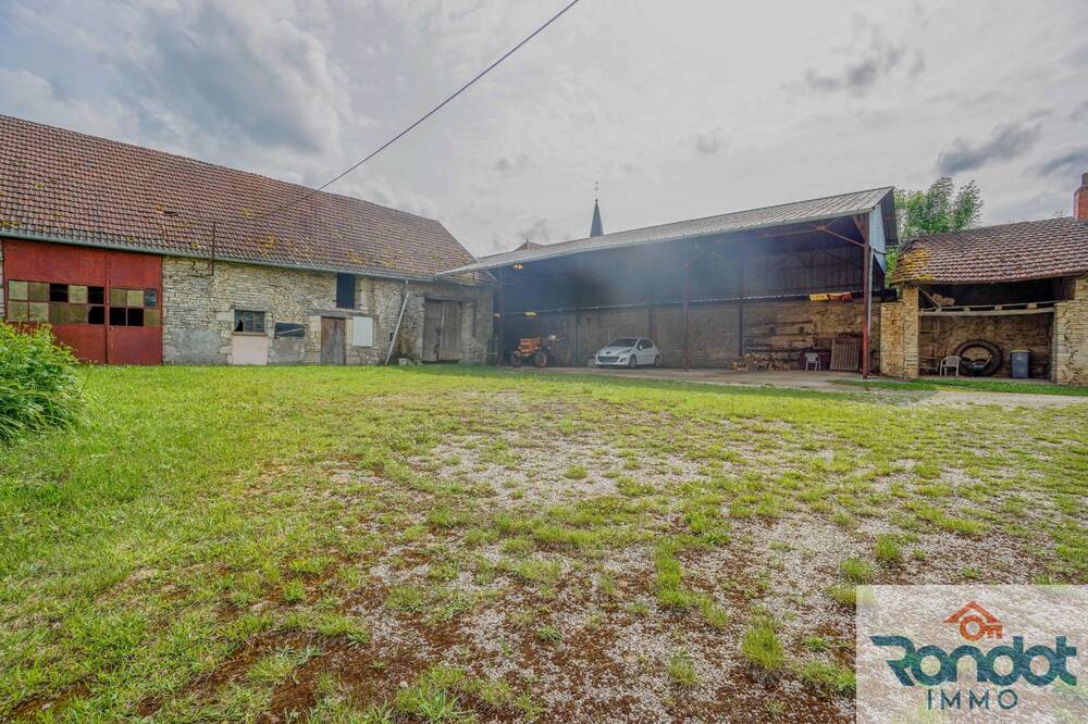 Maison 8 pièces/ 6 chambres de 185 m² sur parcelle de 1940 m² + Dépendances