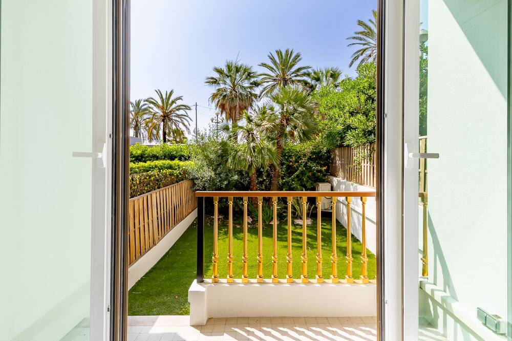 3P Rénové avec jardin, dans un Immeuble Emblématique sur la Promenade des Anglais