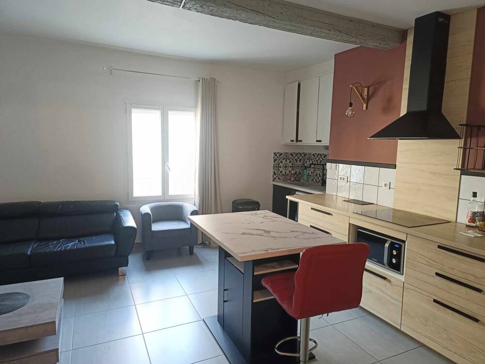 Appartement type 3 neuf + ancien commerce + cave