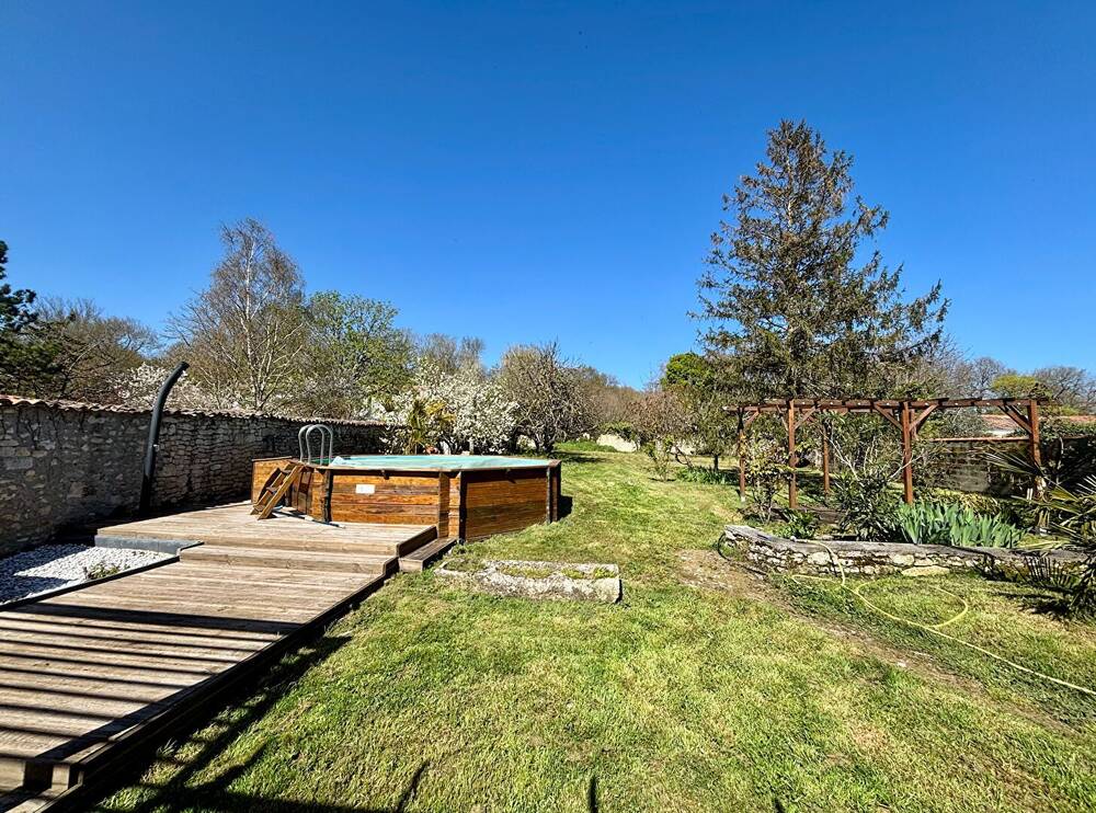 Grande Maison Familiale à Montroy (17220) - 5 chambres, jardin de 1500 m²