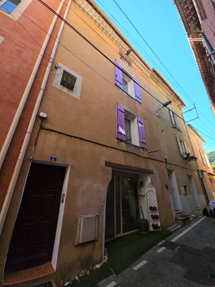 Charmante maison de village F5 de 116 m² entièrement rénovée au cœur de Gonfaron