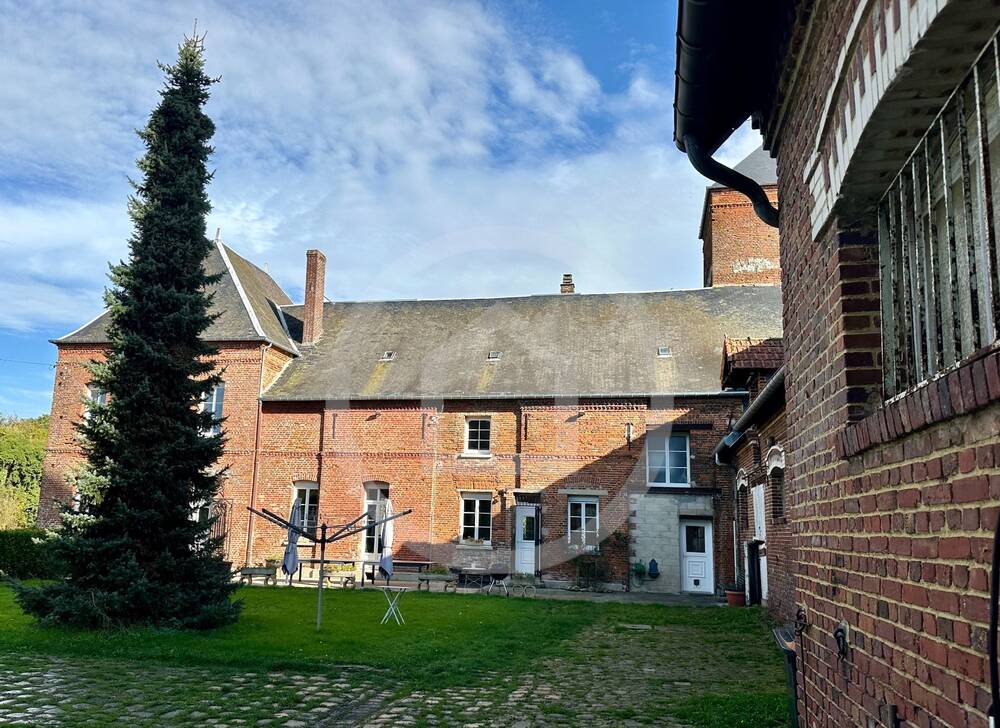 Lieu historique et corps de Ferme d’exception avec potentiel équestre sur 1,7 hectares.