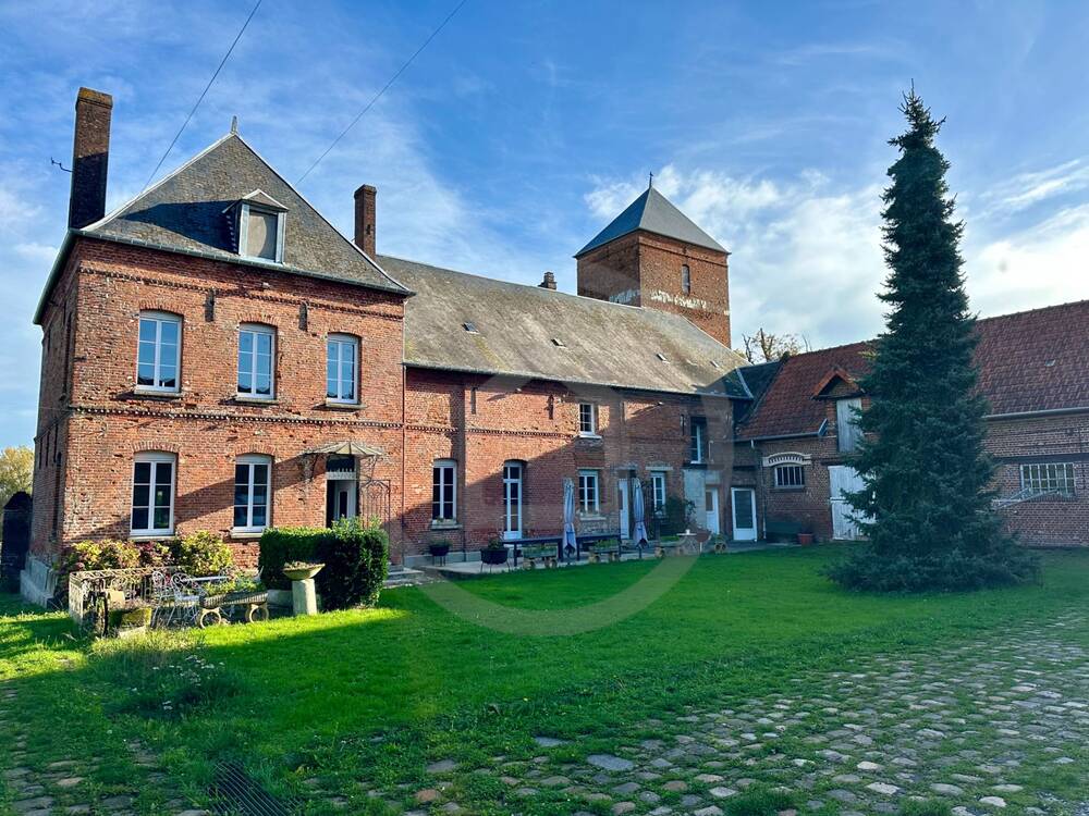 Lieu historique et corps de Ferme d’exception avec potentiel équestre sur 1,7 hectares.