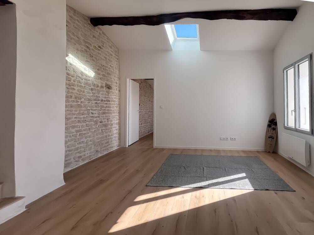 CHARENTAISE RENOVÉE 183 M2 - 4 CHAMBRES - STE SOULLE CENTRE