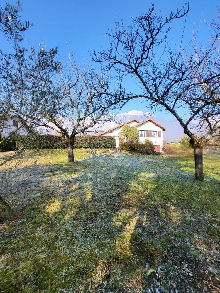 MAISON FAMILIALE AVEC GRAND TERRAIN -SAINT ISMIER
