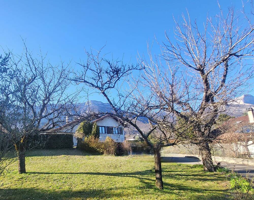 MAISON FAMILIALE AVEC GRAND TERRAIN -SAINT ISMIER