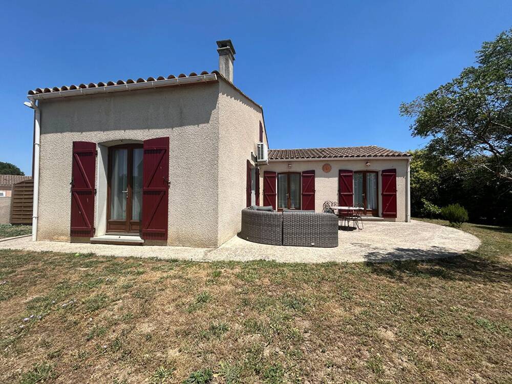 Maison récente avec jardin piscine et dépendances proche Carcassonne