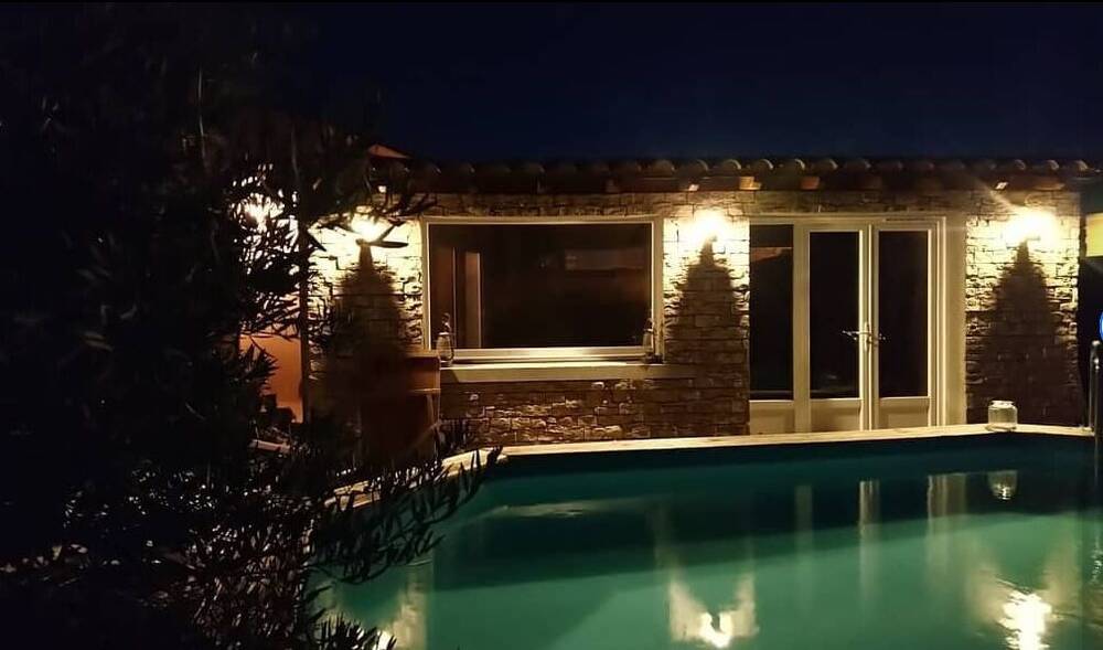 Maison récente avec jardin piscine et dépendances proche Carcassonne