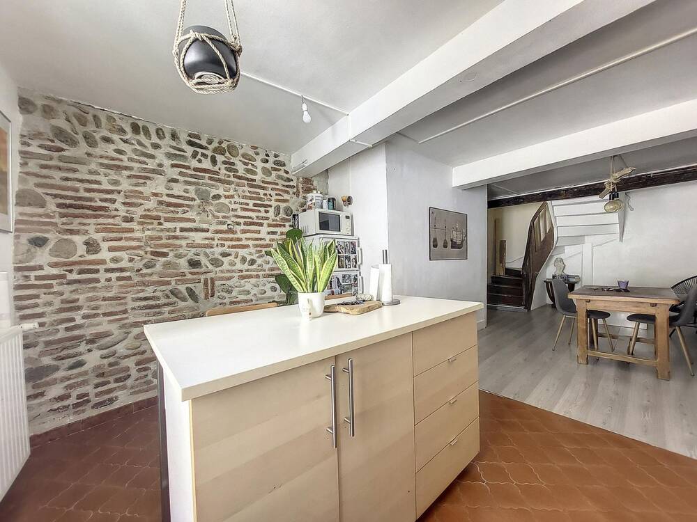 Grande maison de ville avec beaucoup de charme