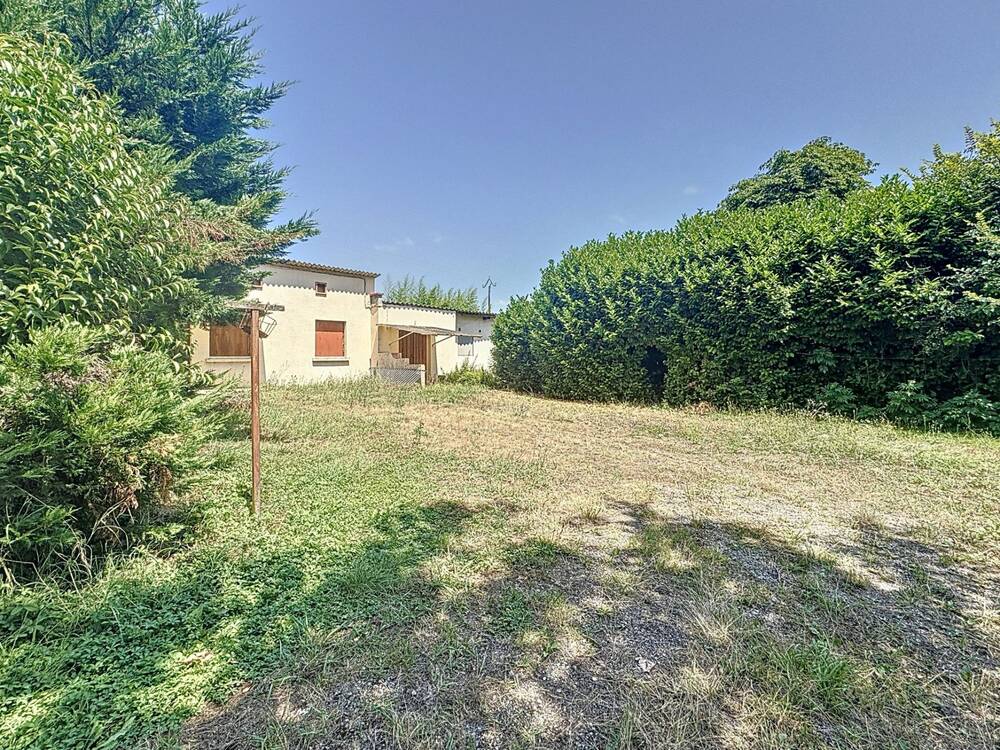 Ensemble immobilier proposant 3 logements dans un environnement campagne