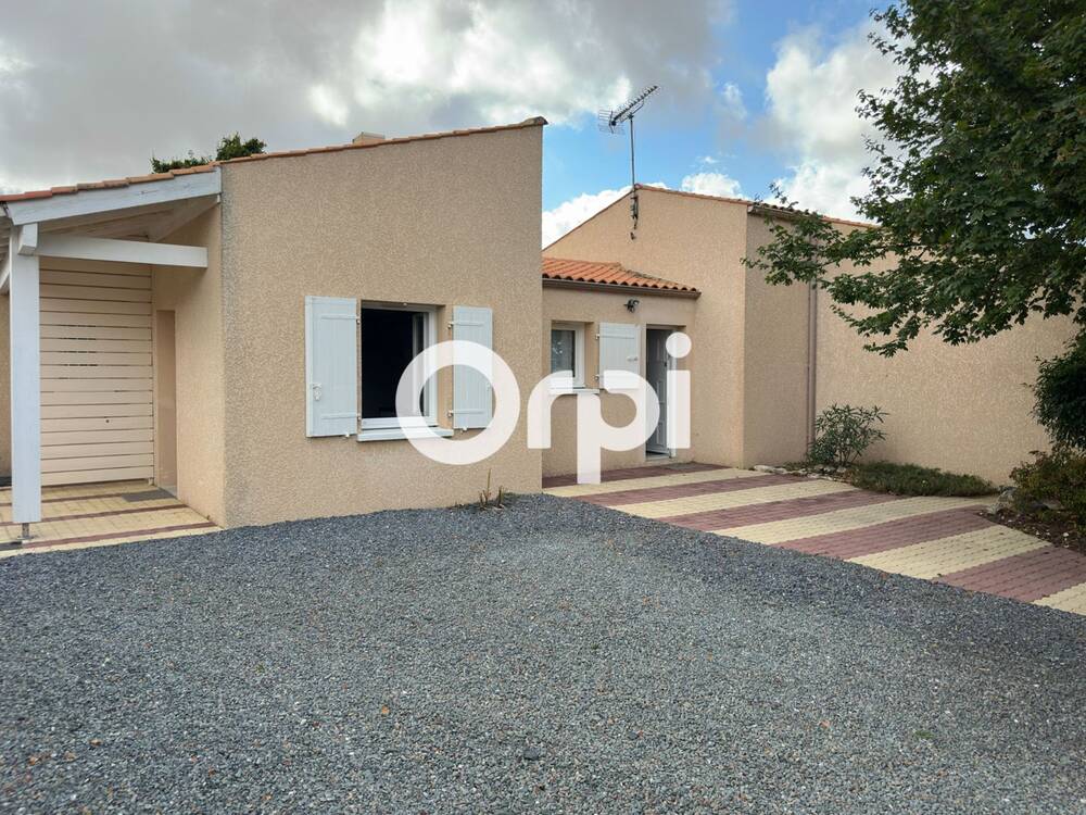 Maison 4 chambres de plain-pied avec joli jardin clos.