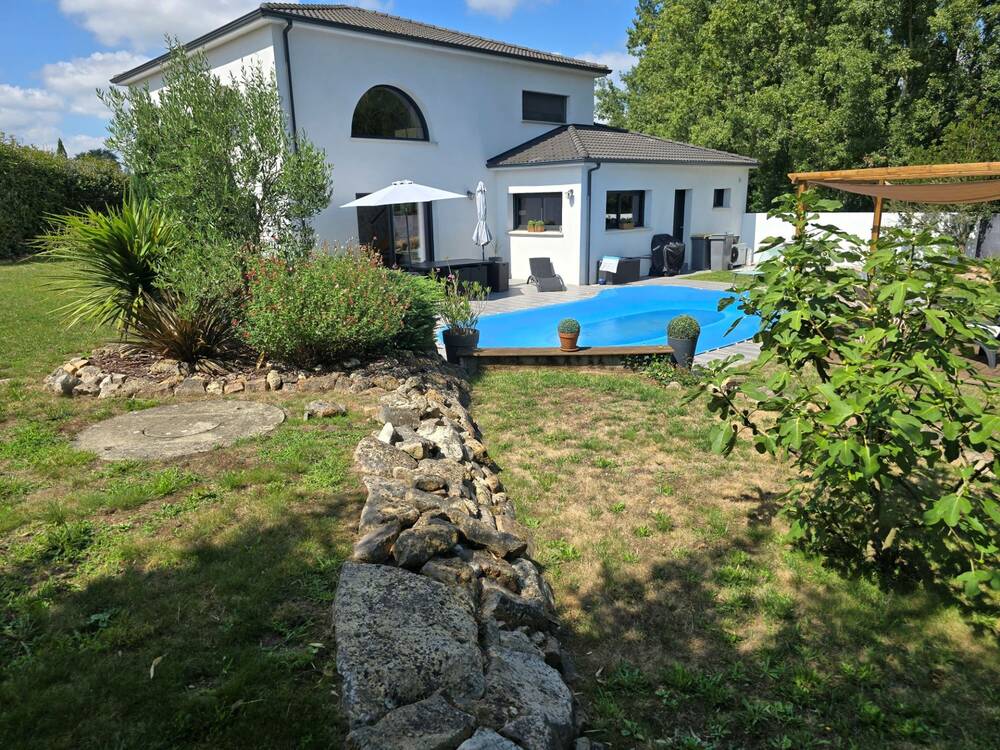 Maison d'architecte avec piscine