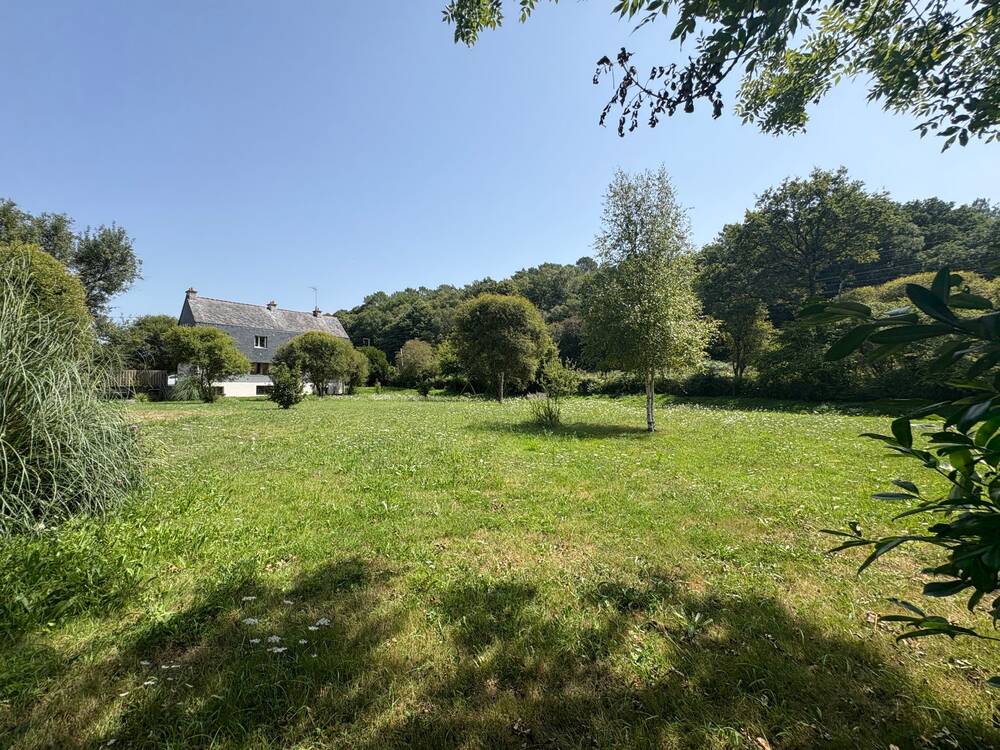 Saint-Avé – Maison 131 m² à rénover + dépendances sur 1 hectare – Idéal artisan, chevaux ou projet familial