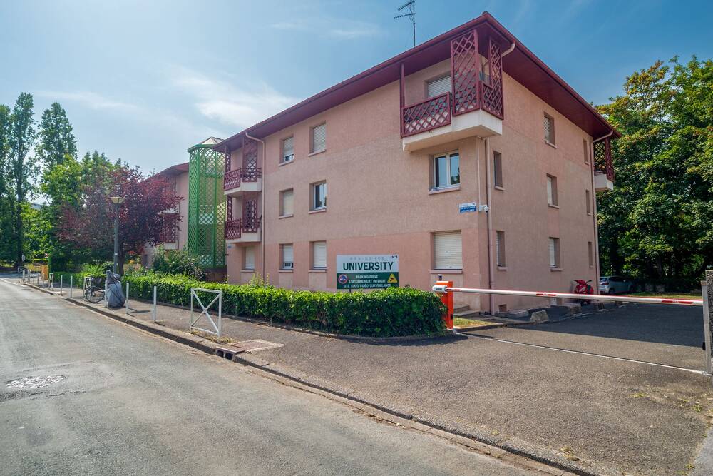 STUDETTE CAVE STATIONNEMENT