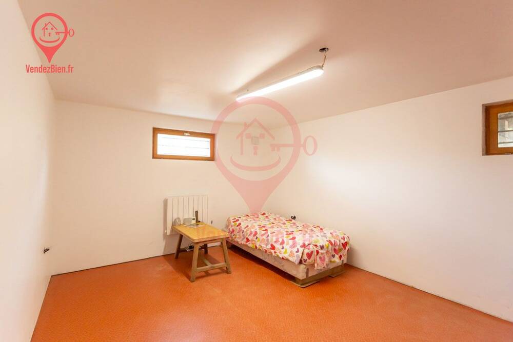 Exceptionnelle, Dpt Cher (18), à vendre à Preuilly, maison écologique T6 de 150 m² sur 3 niveaux.