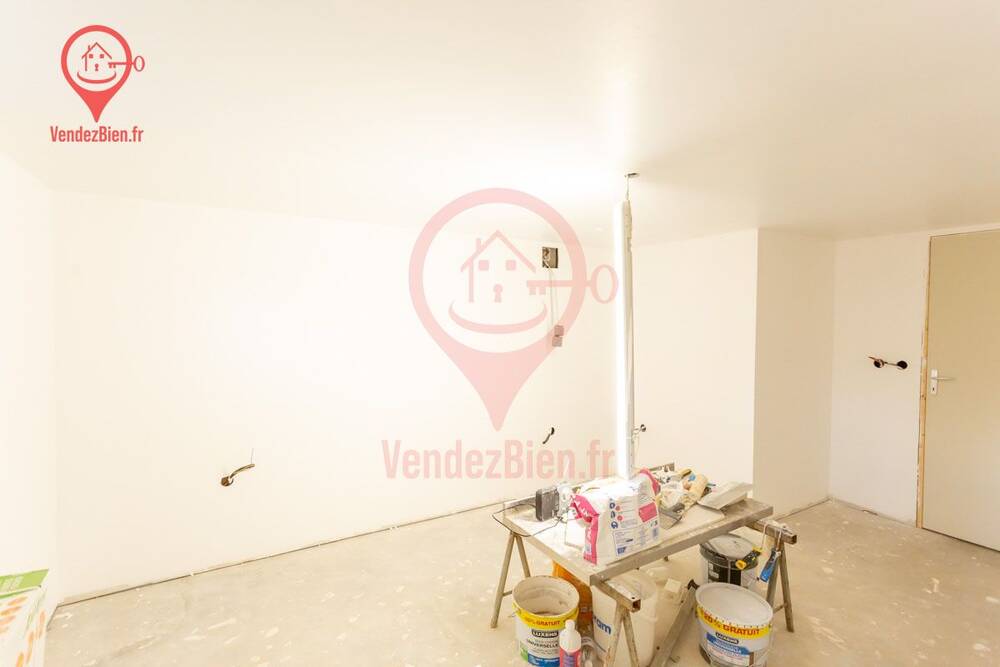 Exceptionnelle, Dpt Cher (18), à vendre à Preuilly, maison écologique T6 de 150 m² sur 3 niveaux.