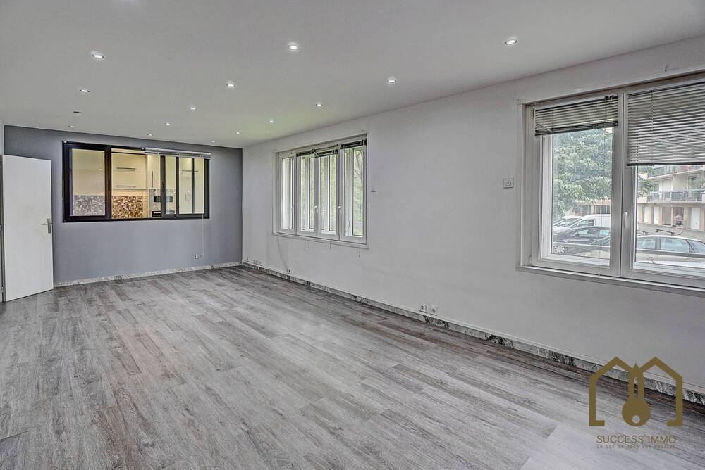 Appartement T4/T5 91,24m² Lyon 8ème possibilité local pro