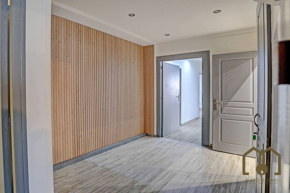 Appartement T4/T5 91,24m² Lyon 8ème possibilité local pro