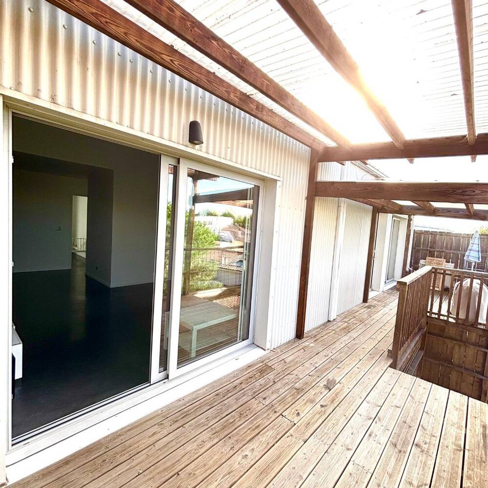 Appartement T4 toit terrasse et place de parking