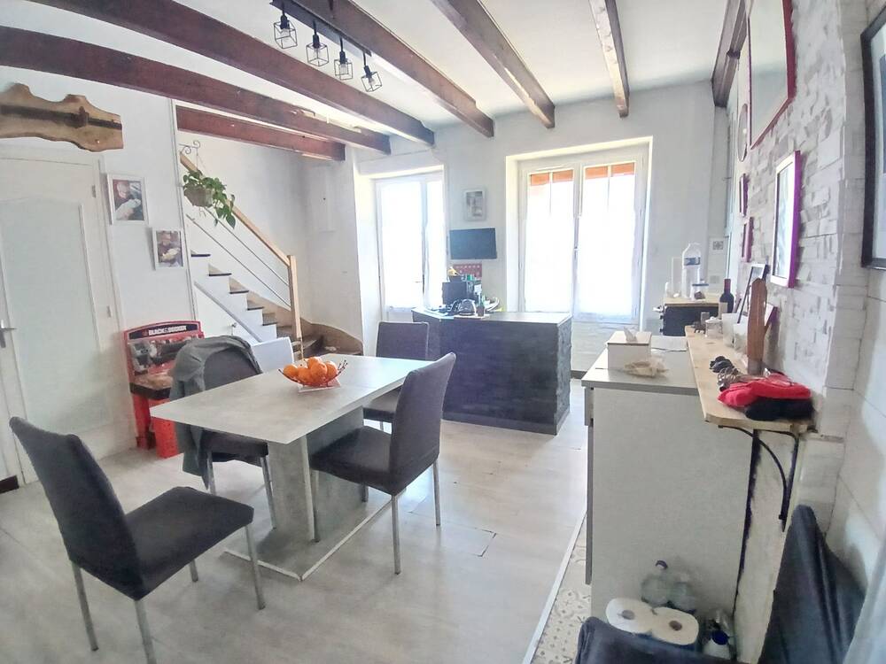 Maison de village en pierre avec garage et deux terrains – Proche Champagne-Mouton