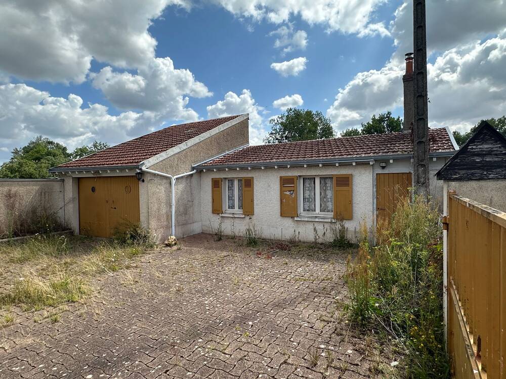 A 7' Ouest de Vendôme , maison à rénover