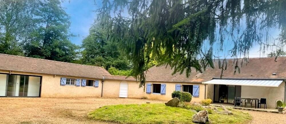 Maison spacieuse avec 6 chambres, piscine chauffée et étang - Un bien à découvrir !