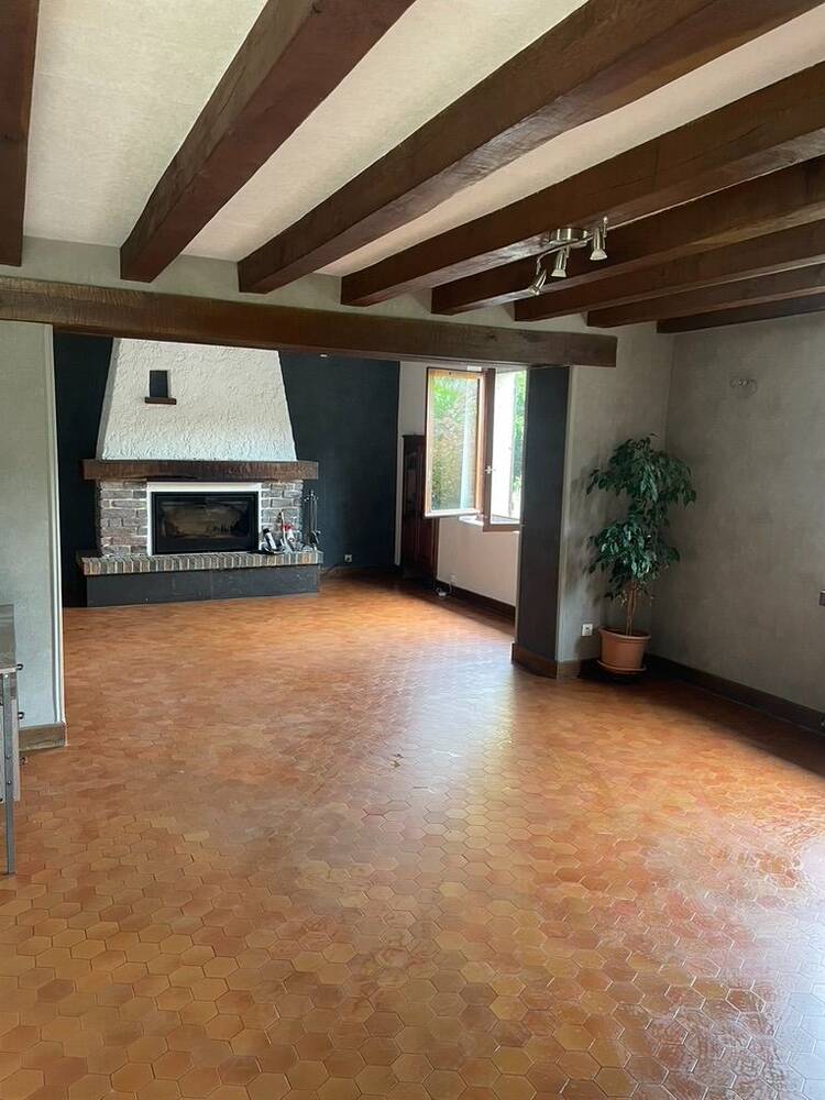 Maison spacieuse avec 6 chambres, piscine chauffée et étang - Un bien à découvrir !