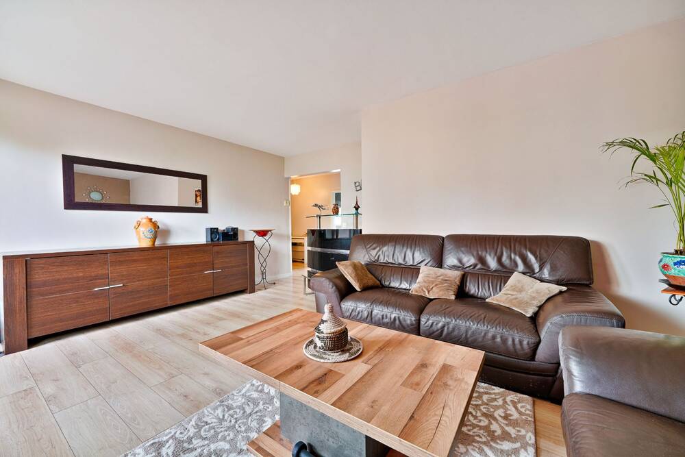 Appartement - 121,01 m² - 6 pièces