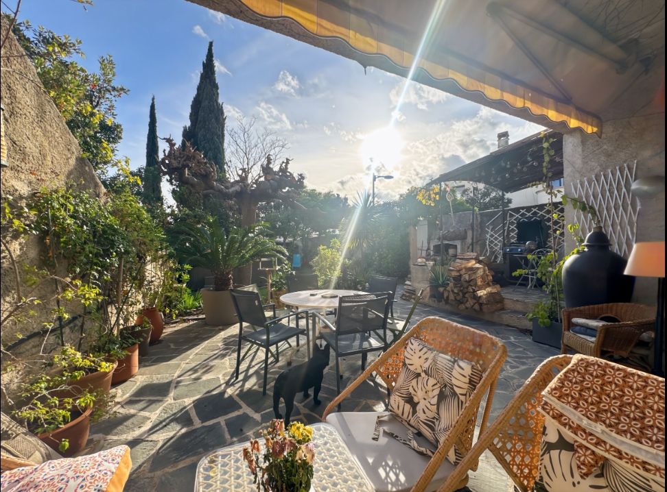 Face au port de Martigues, une parenthèse de vie exceptionnelle.