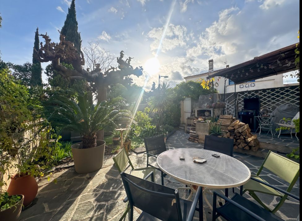 Face au port de Martigues, une parenthèse de vie exceptionnelle.