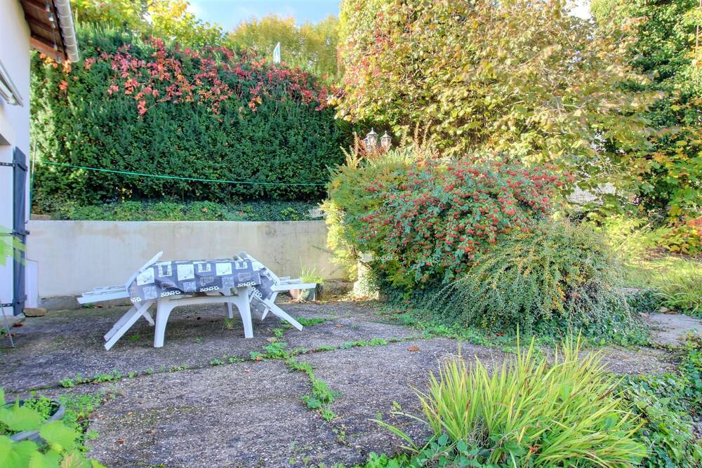 MAISON DE VILLE MARBACHE AVEC GARAGE ET JARDIN