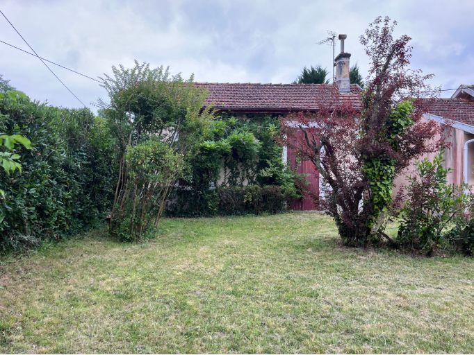 Terrain avec bâti à démolir