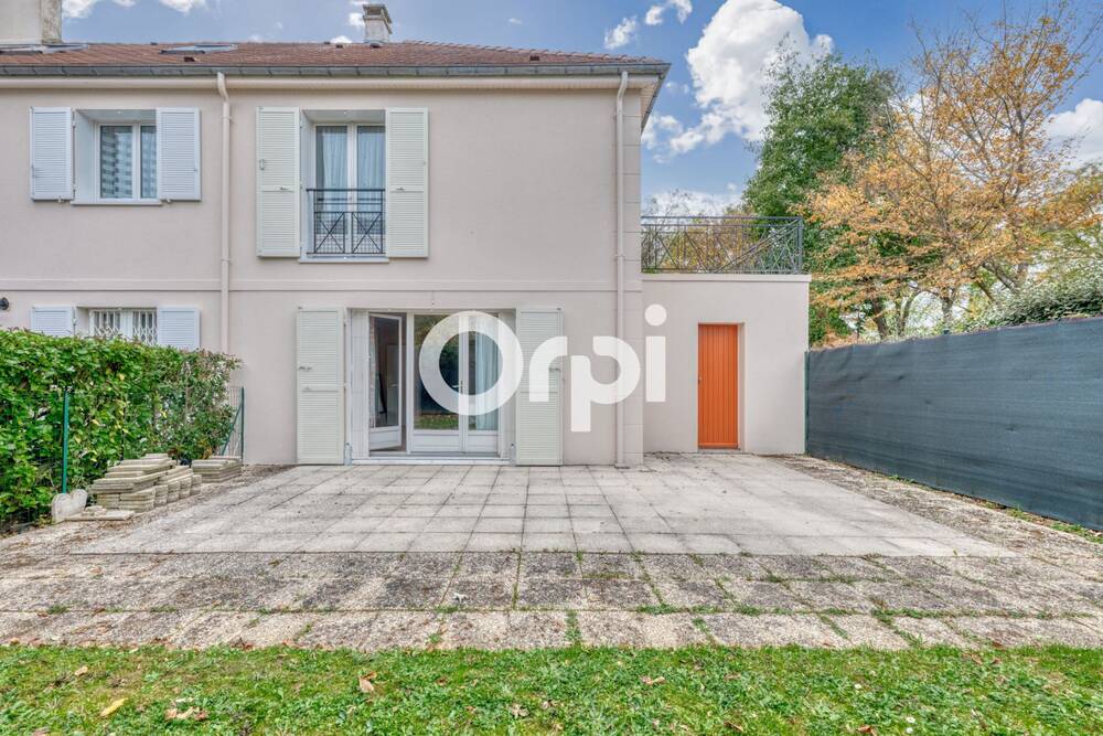 Maison À Vendre à Bussy St Georges 8 minutes à pieds du RER A GARE et 15 minutes du Golf